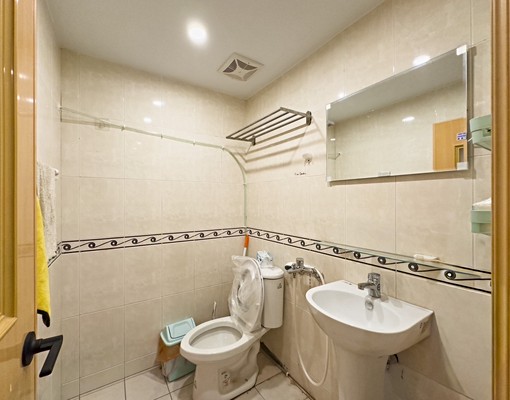 限女性~福壽頂樓套房-全新裝潢,可租屋補助 - Image 2