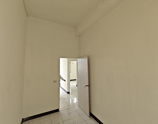 空屋/近南二高中路特區/採光超佳正三房/有汽車位.冷氣 - Image 5