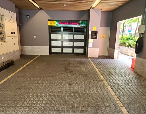 頂溪捷運站旁倉儲式轎車停車位 - Image 1