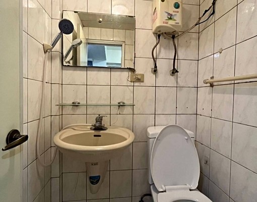 可租補、精緻套房鄰近輔大、明志科大及捷運站交通方便的套房 - Image 1
