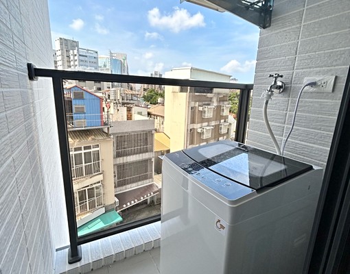 全新完工~近一中台體。木質地板可租補 - Image 7