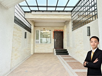 仁雄商圈旁.輕屋齡正路邊間美車墅