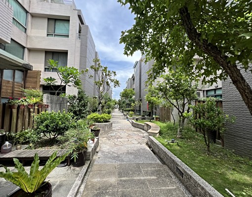 東大行館雙平車透天近中科台積電 - Image 1