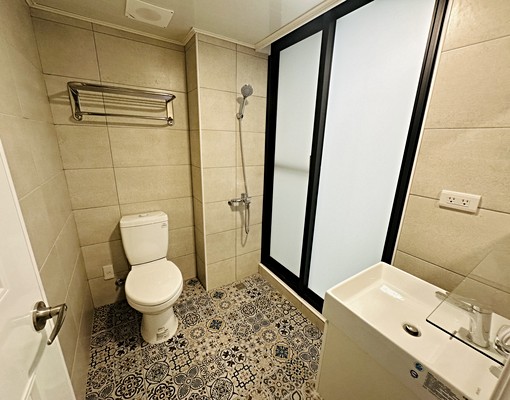 全新未住~免管理費水湳中國旁獨洗獨曬可租補美套房全新家具電器 - Image 5