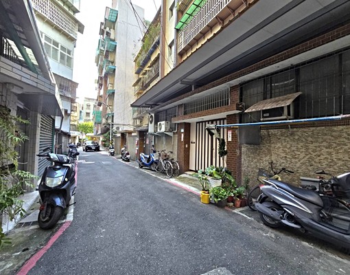 可租屋補助.獨立進出靜巷套房有窗戶.獨立洗衣機.全聯寶雅旁 - Image 6