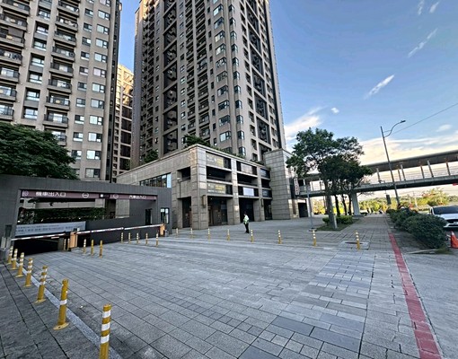 A7遠雄文青1+2樓大面寬店面 - Image 4