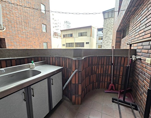 五期近捷運站大業學區獨立陽台電梯大套房 - Image 4