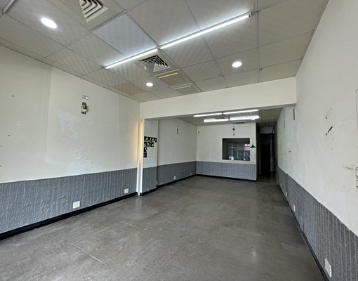 6套房中正路店面 - Image 2