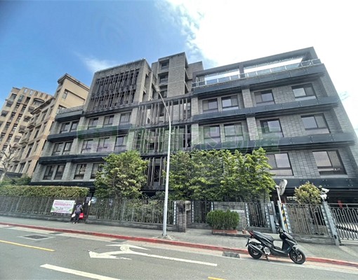 捷運南港展覽館站★管家式管理--獨立套房★住商連素貞 - Image 1