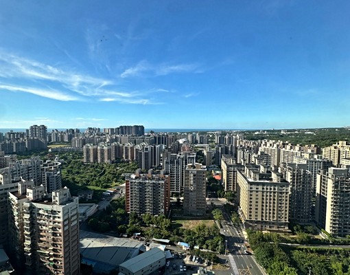 摩天高樓美景豐收大三房車 - Image 2