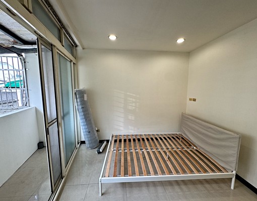 府中捷運套房四樓非頂樓新冰箱冷氣傢俱(免追垃圾車 - Image 2