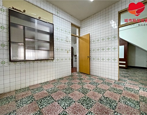 【城市租屋】整棟透天、進德國小、一中、樂成宮、秀泰 - Image 4