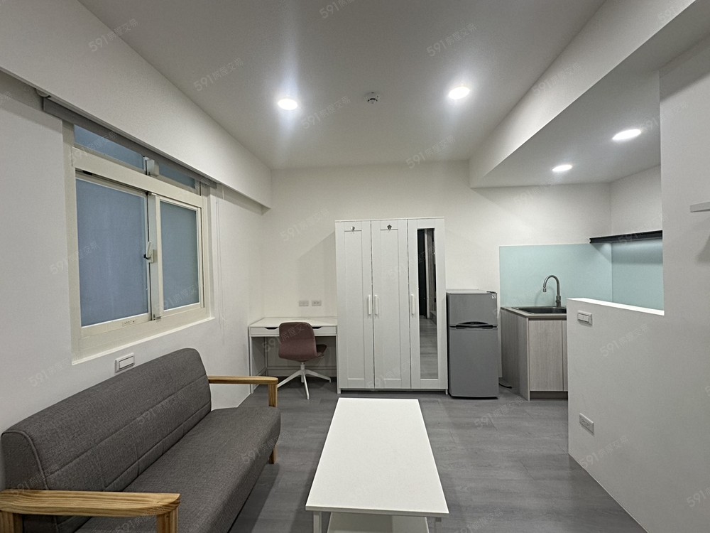 閱讀空間及衣櫃也好用