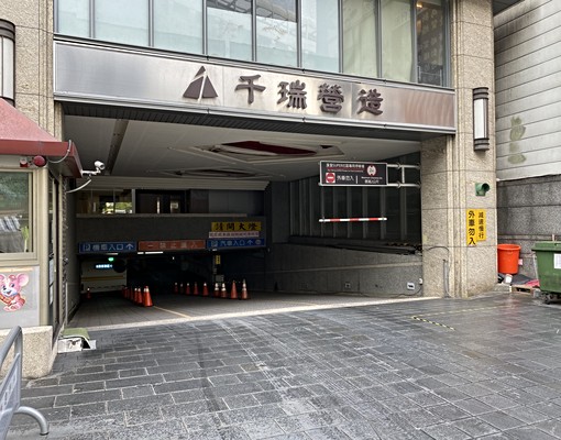中和站1分鐘~挑高3米6，有陽台大套房! - Image 11
