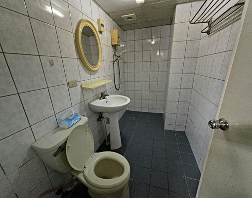 自租台中路套房飲水機網路第四台垃圾處里 - Image 12