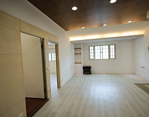 士林熱鬧商圈旁的寧靜社區，頂加2房住家，室內方正寬敞明亮 - Image 8