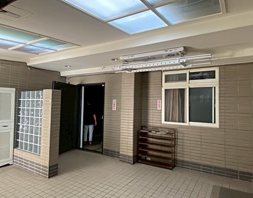 六張犁MRT/一樓帶車位/靜巷大空間 - Image 4