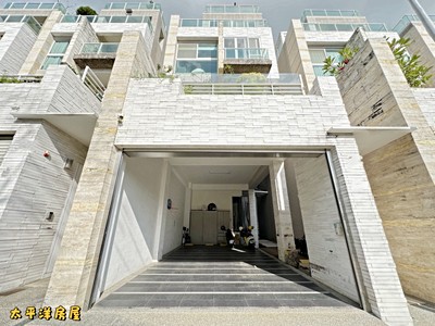 【空手道房仲】獨家!沙鹿獨棟四車臨路電梯別墅l房屋我最熟