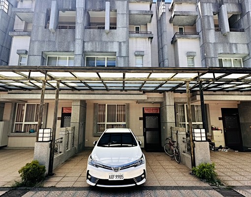 社宅/社區型透天/雙車庫/四房三衛/免仲介費/可租屋補助 - Image 1