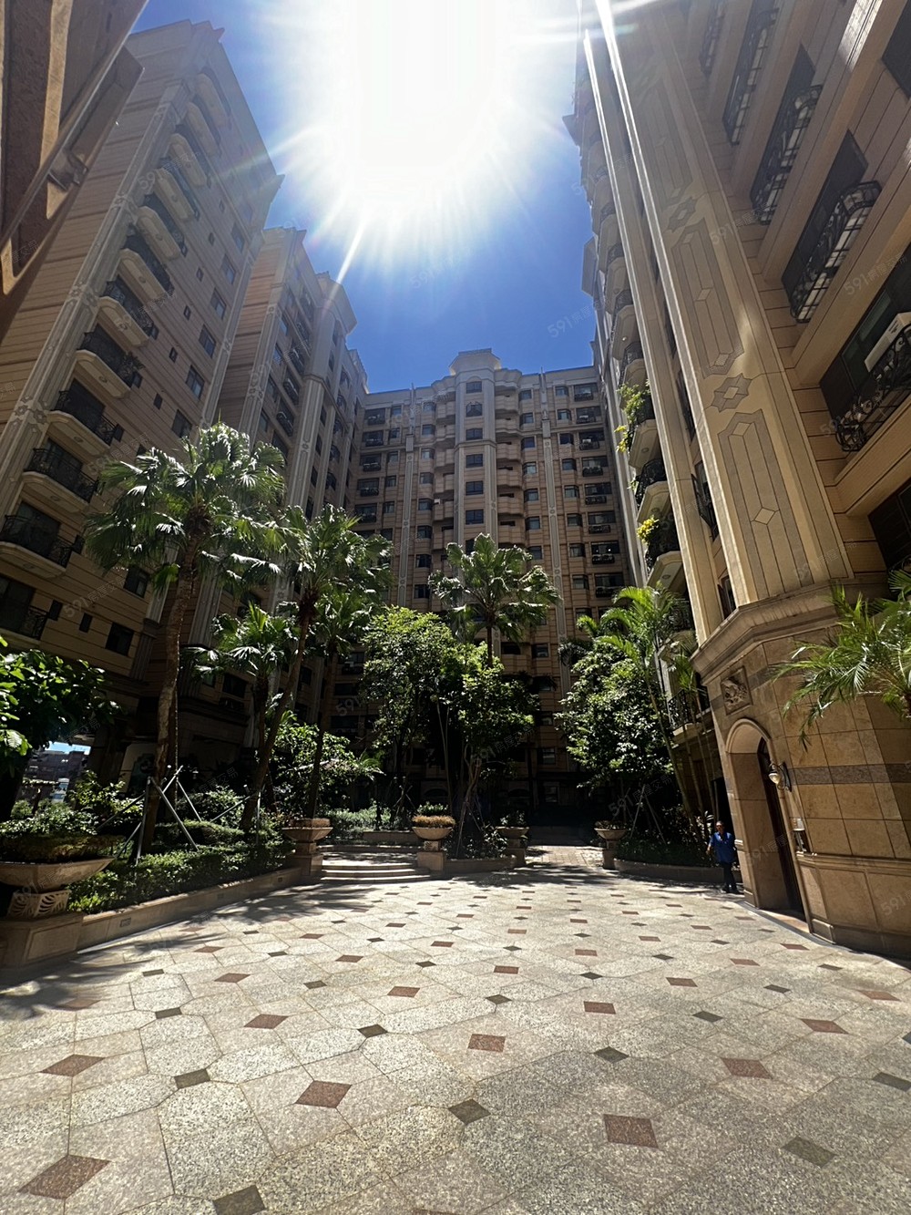 寬闊綠景中庭