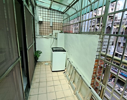 V..有獨立陽台可曬衣服.一房一廳大套房 - Image 9