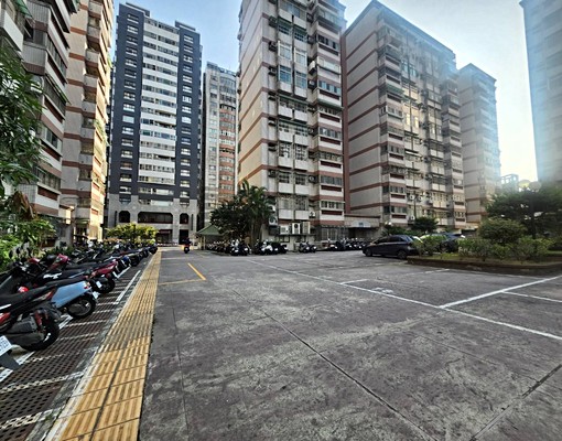 公學新城甲區/馬偕清大採光大三房/前後陽台 - Image 4