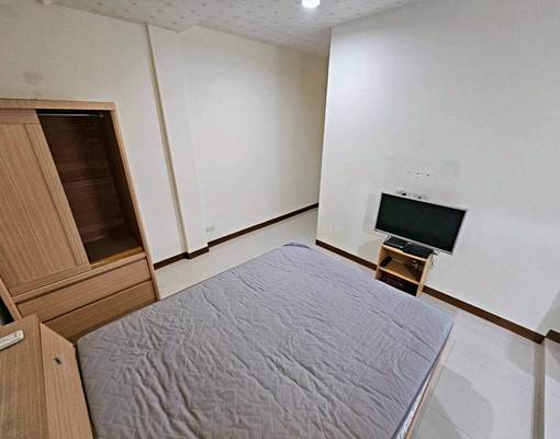 景安/免爬高/採光通風外推窗獨曬衣/家具齊全/生活機能佳 - Image 4