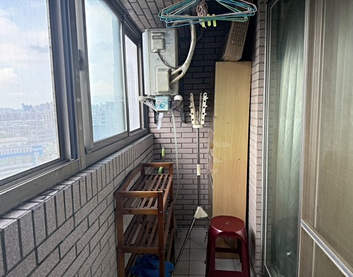 @中山路套房/陽台洗衣曬衣/家俱齊/含管/可租補/免仲介費 - Image 1