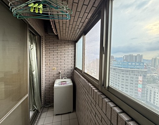 @中山路套房/陽台洗衣曬衣/家俱齊/含管/可租補/免仲介費 - Image 3