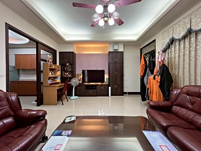 西螺正市區｜光復西路稀有大坪數社區型車庫透天