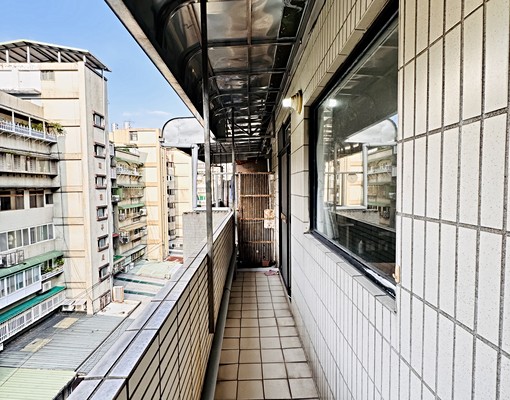 ⭐️中山區行天宮站｜大套房含網路第四台水費｜超大陽台曬洗衣⭐ - Image 8