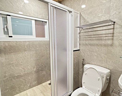 全新，超級大套房，近關帝廳 - Image 9