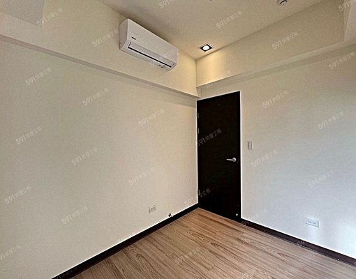 陽光可灑進來,全室木地板,系統櫃。溫馨2房含車管 - Image 9