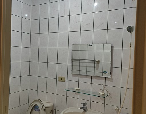生活機能佳、近遠東百貨及夜市,物美價廉,歡迎單身族來看房。 - Image 4