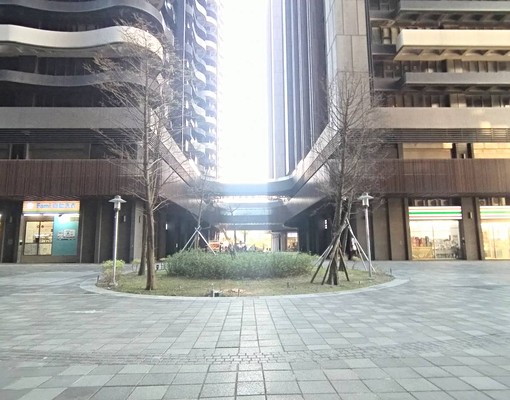 屋主自租免仲介費，輕軌V10站，社區樓下商店街，家具家電齊全 - Image 15