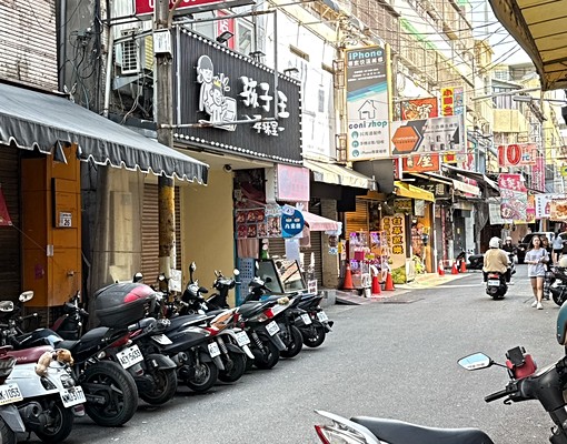 逢甲路鬧巷健康套房含水網路第四台電5.5元(公電)多間可選 - Image 1