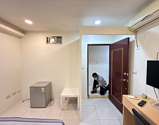 逢甲路鬧巷健康套房含水網路第四台電5.5元(公電)多間可選 - Image 3