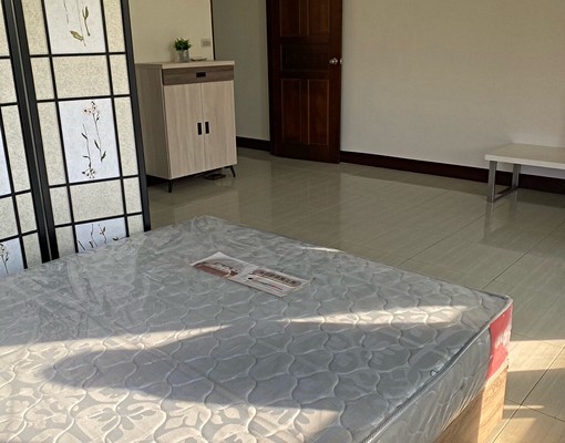 全新裝潢舒適大套房獨洗附冰箱車位可租補 - Image 2