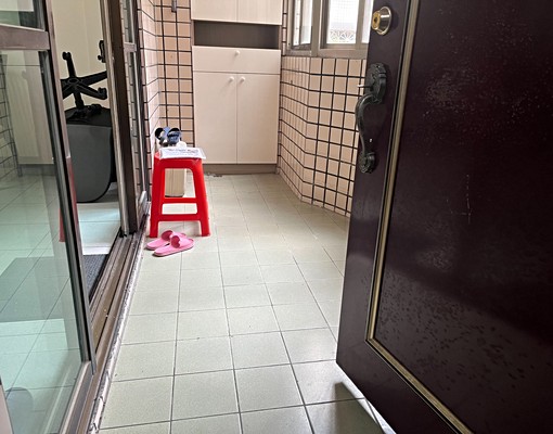 秀山及第秀山國小旁電梯大四房(可入籍、可租補）台大房屋 - Image 2