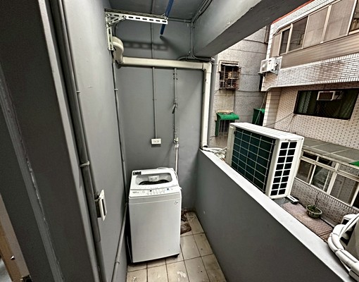 八里❣️1房1廳陽台曬衣飲水機獨洗曬可開伙變頻通風佳流理台 - Image 9