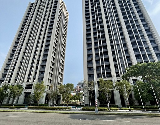 高大特區首排景觀三房平車含平車含管理費 - Image 1