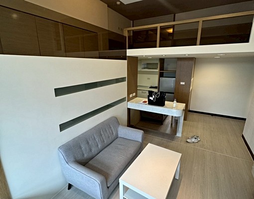 捷運質感設計套房，全新家電。 - Image 2