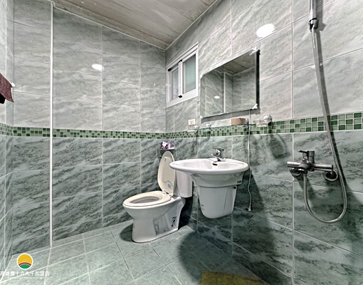 正文山特區三角窗大面寬霸氣金透店 - Image 12