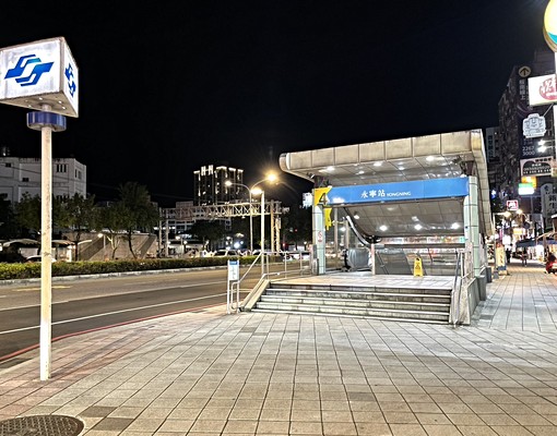 近捷運~免管理費~拎包入住傢俱齊全大套房 - Image 10