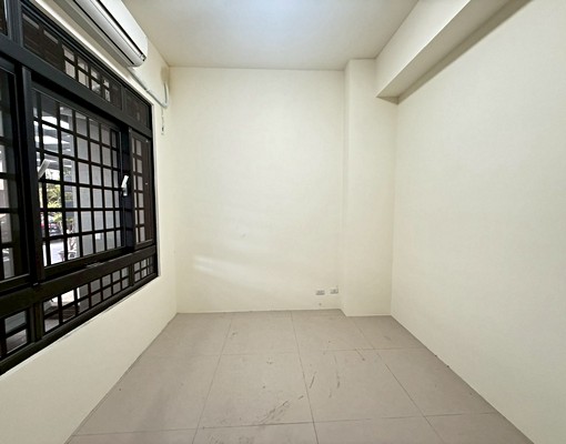 糖友商圈前院停車美透天出租 - Image 6