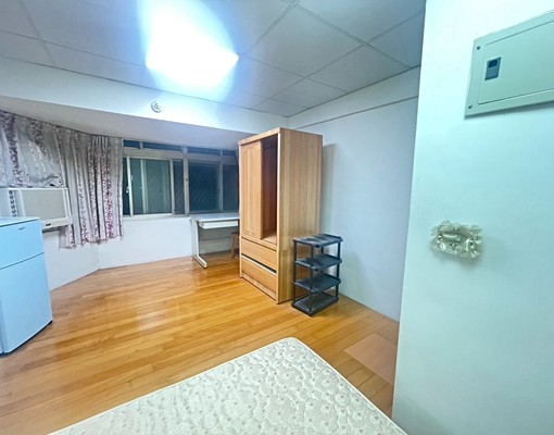 捷運港墘／超值租案。雙面採光。機能優良 - Image 1