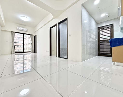 鶯歌老街，新成屋兩房，大平車，雙陽台，大樓管理 - Image 1