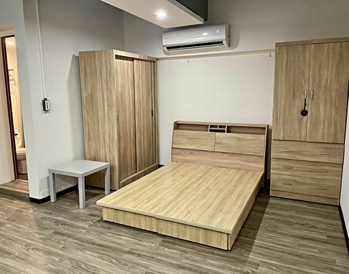 士林夜市近捷運劍潭站，巷口全家便利商店，附家電具(不含床墊) - Image 2