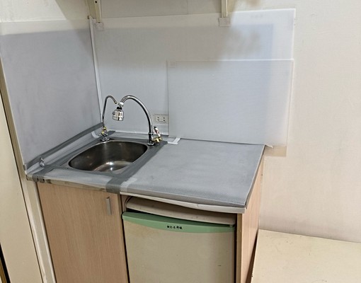 新裝潢邊間陽台明亮通風面側大窗大馬路/近公車站、捷運站 - Image 12