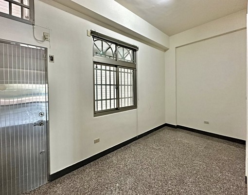 @心安家@近好市多、花園夜市旁稀缺面寬五米面公園透天店 - Image 3